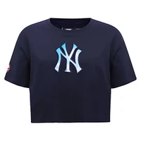 T-shirt court Pro Standard Navy New York Yankees Painted Sky Boxy pour femmes