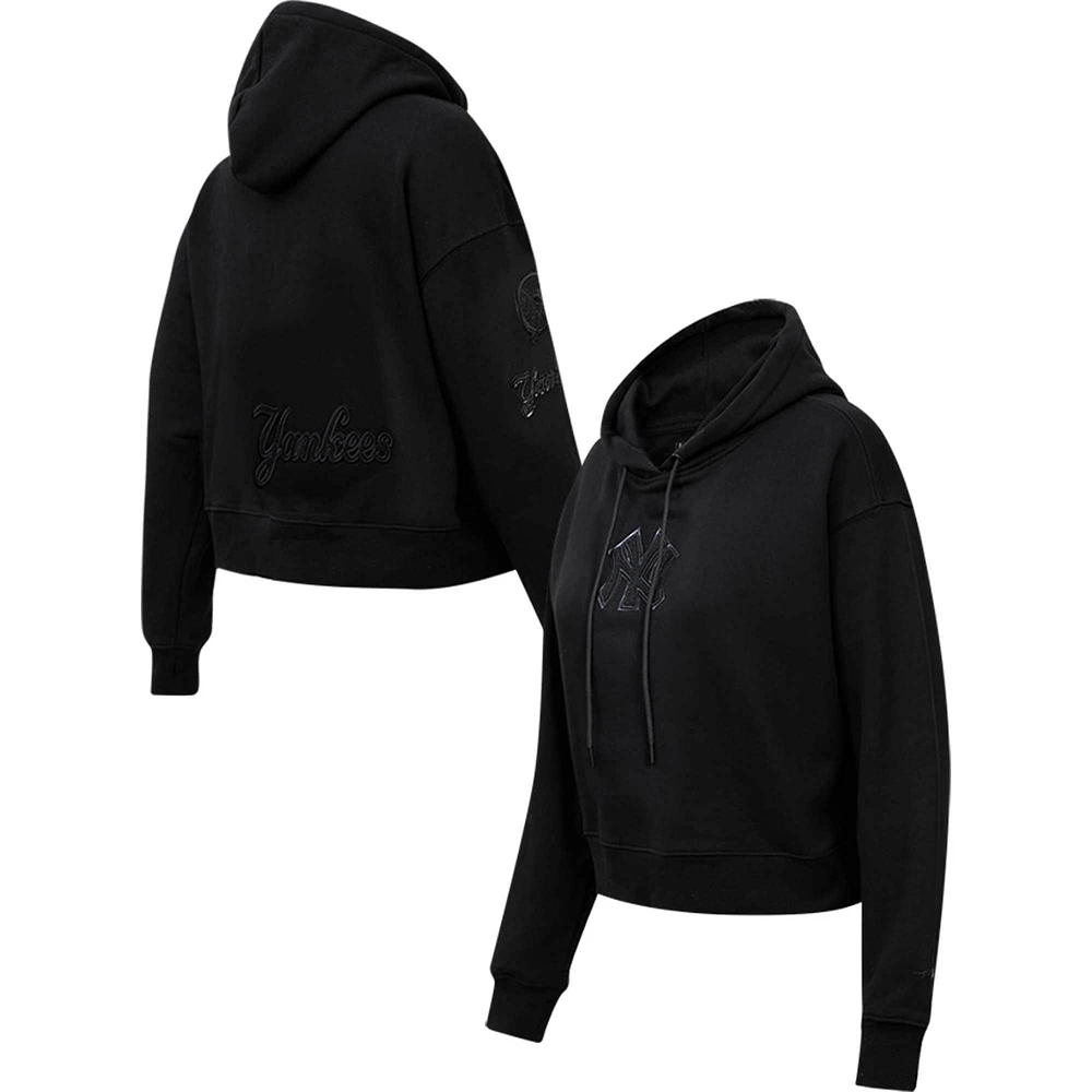 Sweat à capuche court Pro Standard New York Yankees Triple Black pour femme
