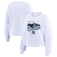 T-shirt à manches longues pour femme WEAR by Erin Andrews, motif carte postale nationale des Yankees de New York, blanc