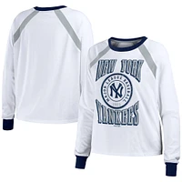 T-shirt blanc à manches longues raglan WEAR by Erin Andrews pour femmes des Yankees de New York