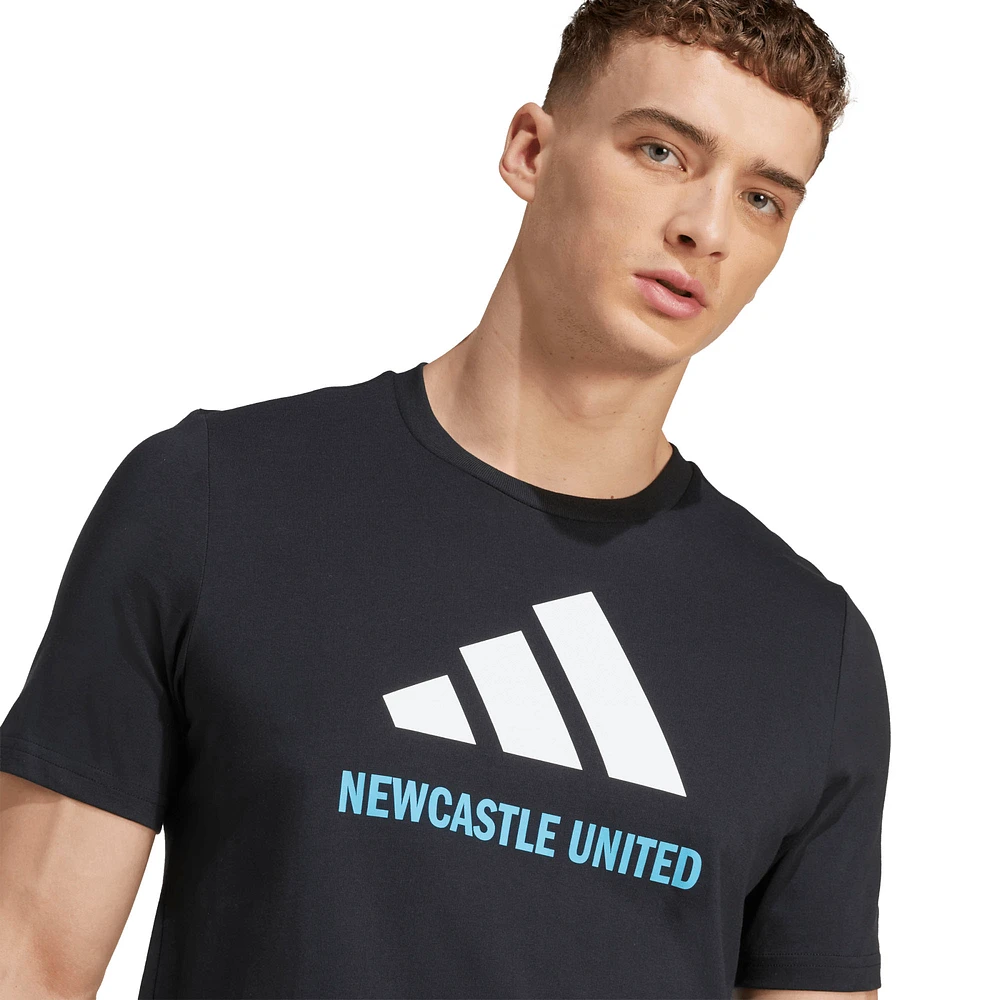 T-shirt adidas noir à trois bandes avec logo Newcastle United pour homme