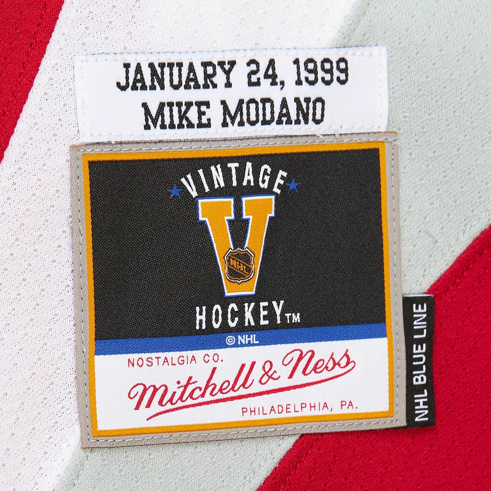 Maillot de joueur la ligne bleue du match des étoiles LNH Mitchell & Ness Mike Modano Scarlet 1999 pour hommes