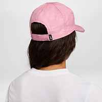 Casquette ajustable Nike Featherlight Club Performance rose