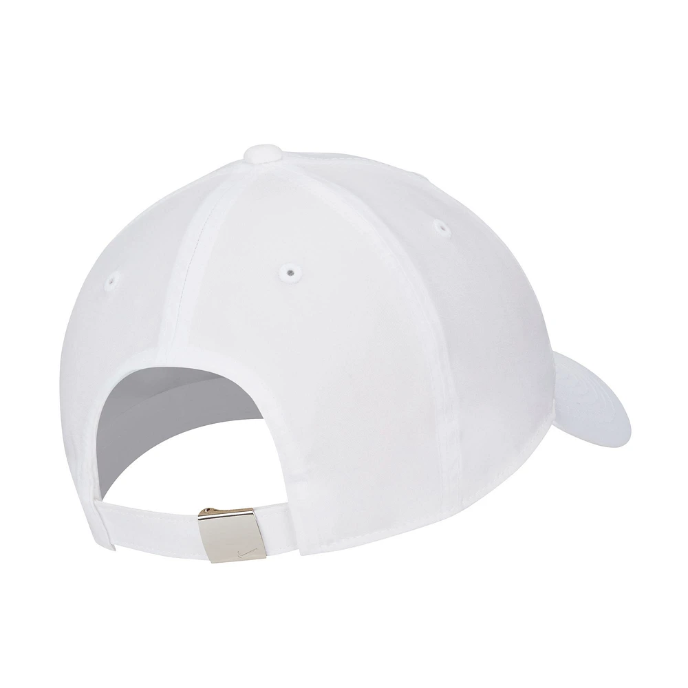Casquette ajustable unisexe Nike White Metal Swoosh Lifestyle Performance Club