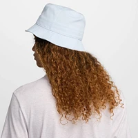 Bob Nike Apex bleu clair unisexe avec logo Swoosh