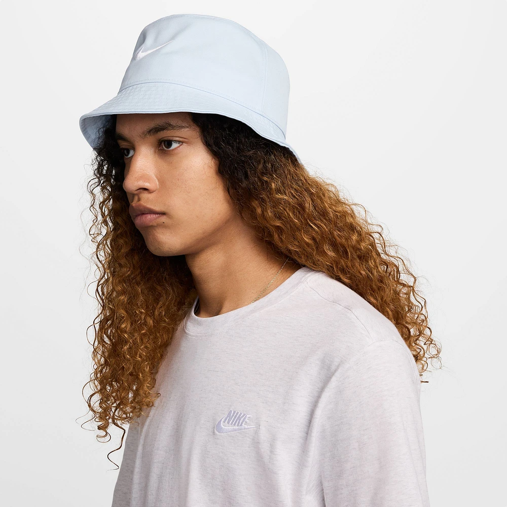 Bob Nike Apex bleu clair unisexe avec logo Swoosh