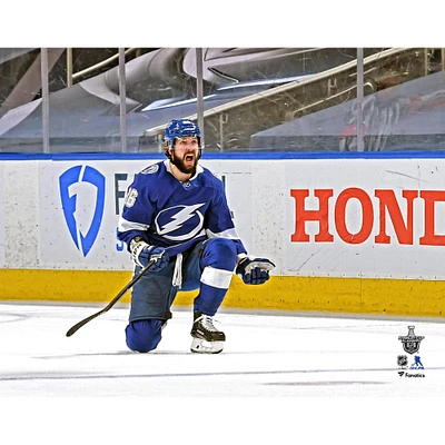 Nikita Kucherov, joueur non signé du Lightning de Tampa Bay, match 2 des séries éliminatoires la Coupe Stanley 2020 contre les Islanders New York, célébration but gagnant