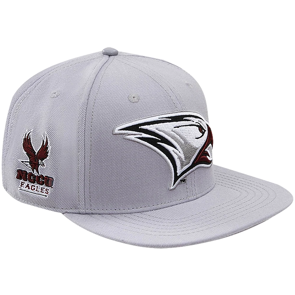 Casquette Snapback grise Pro Standard pour homme avec logo de mascotte des North Carolina Central Eagles