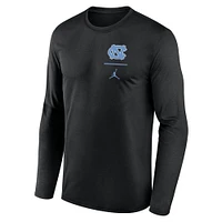 T-shirt à manches longues Jordan Brand North Carolina Tar Heels Primary Stack Legend pour homme, noir