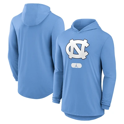 T-shirt à capuche manches longues et performance légère pour homme Jordan Brand Carolina Blue North Tar Heels