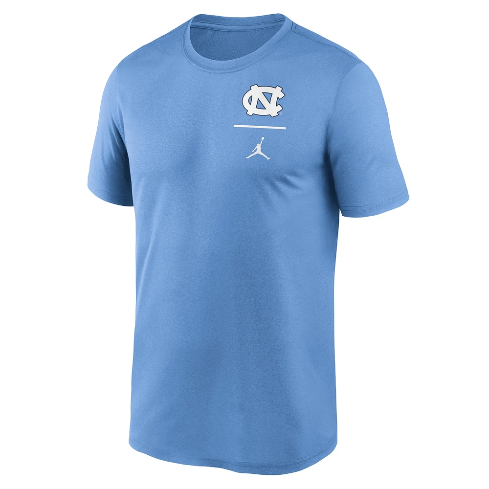 T-shirt Jordan Brand Carolina Blue pour homme avec logo principal et légende des North Tar Heels