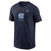 T-shirt Jordan Brand bleu marine pour homme avec logo 2-Hit des Tar Heels de Caroline du Nord