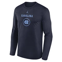 T-shirt à manches longues Jordan Brand Navy North Carolina Tar Heels 2024 On-Court Basketball Practice Legend Performance pour homme