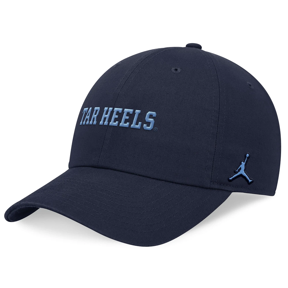 Casquette ajustable Jordan Brand North Carolina Tar Heels 2024 On-Field Club pour homme, bleu marine