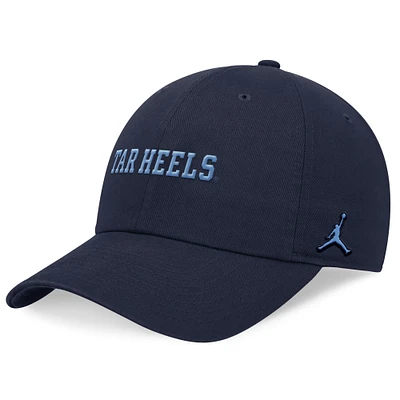 Casquette ajustable Jordan Brand North Carolina Tar Heels 2024 On-Field Club pour homme, bleu marine