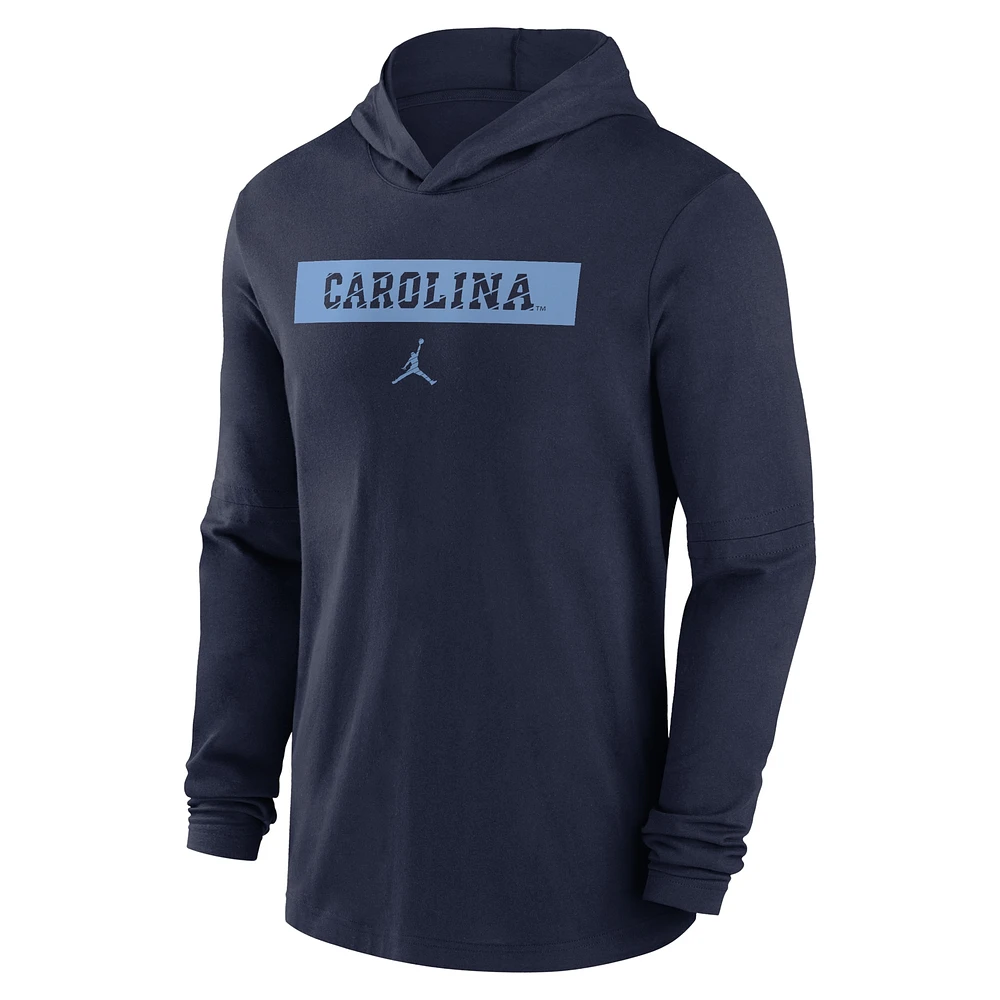 T-shirt à manches longues Jordan Brand Navy North Carolina Tar Heels 2024 Sideline Hoodie Performance pour homme