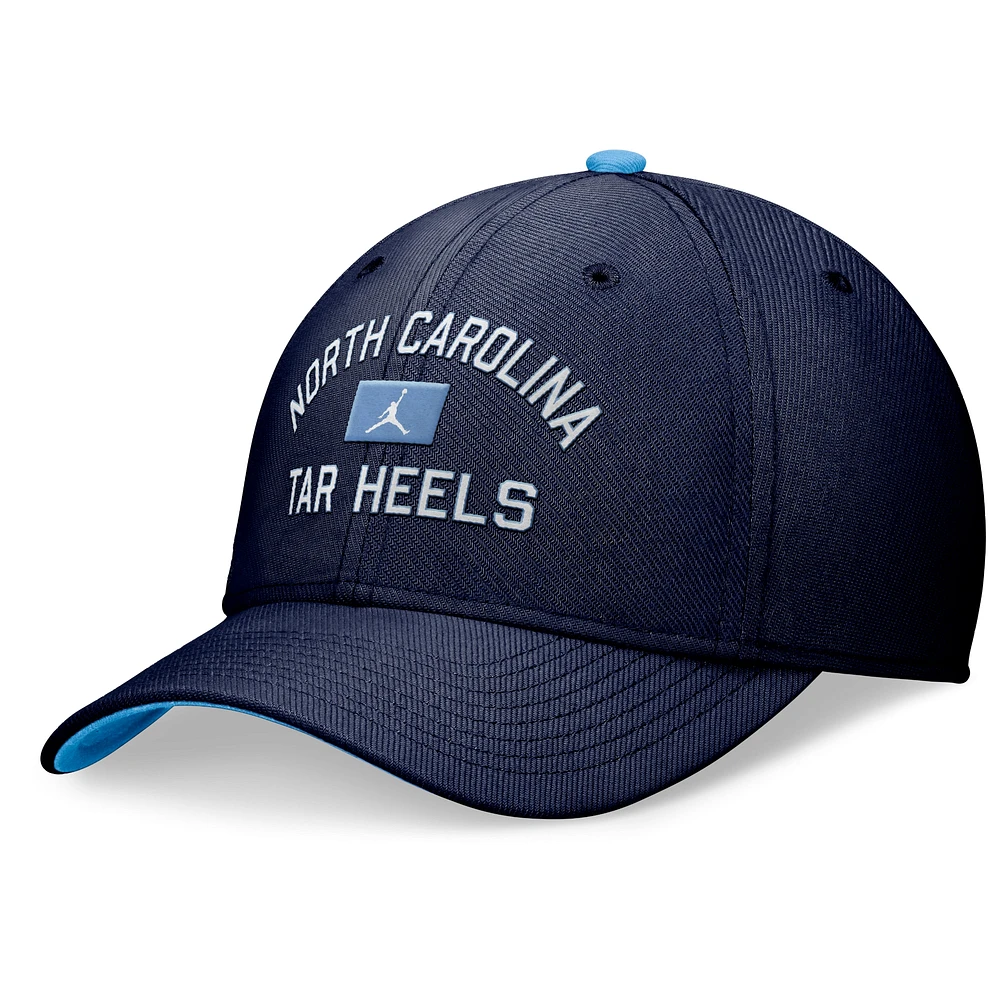 Casquette Jordan Brand pour homme, bleu marine, North Carolina Tar Heels Primetime Rise Swoosh Flex