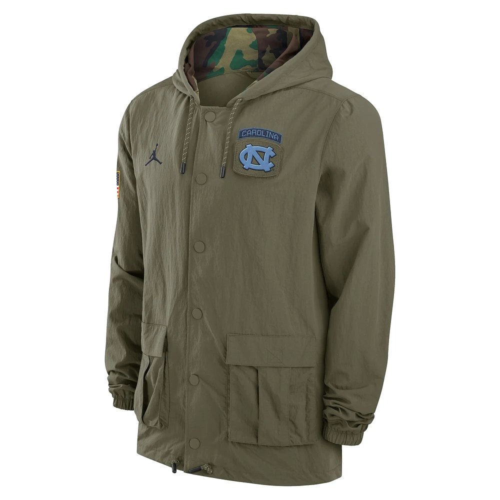 Veste militaire à capuche entièrement boutonnée Jordan Brand Olive North Carolina Tar Heels 2024 Military Appreciation pour homme