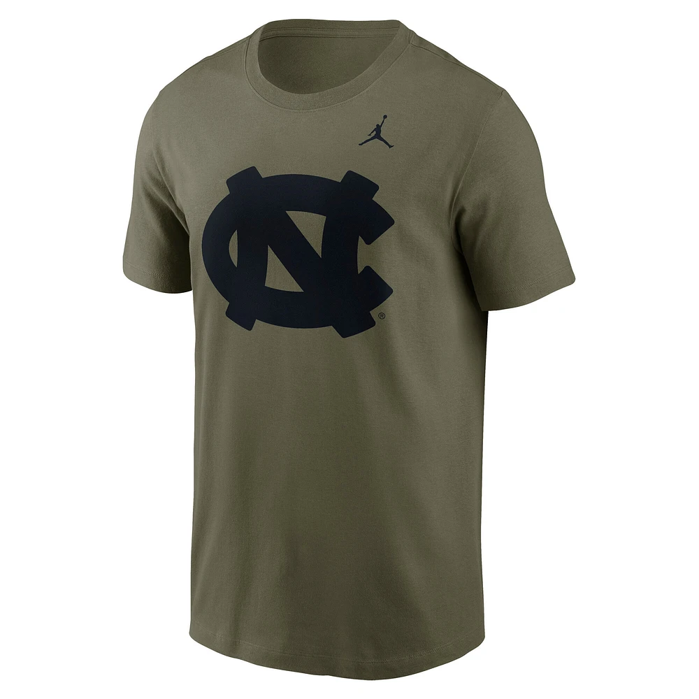 T-shirt Jordan Brand pour homme avec logo ton sur et appréciation militaire des Tar Heels de Caroline du Nord 2024 Olive