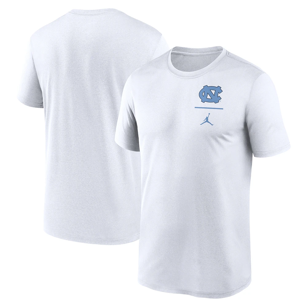 T-shirt Jordan Brand blanc pour homme avec logo principal et légende des North Carolina Tar Heels