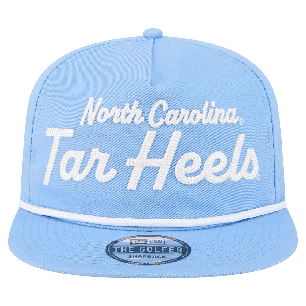 Casquette snapback de golfeur New Era bleu Caroline du Nord Tar Heels Adventure Team Text pour homme