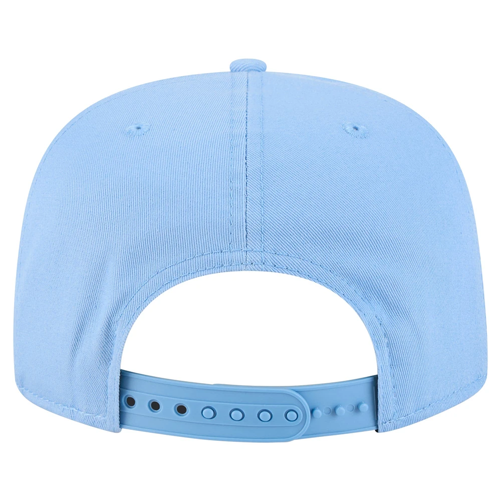 Casquette snapback de golfeur New Era bleu Caroline du Nord Tar Heels Adventure Team Text pour homme