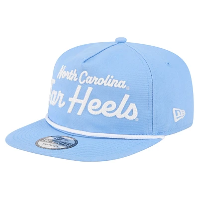 Casquette snapback de golfeur New Era bleu Caroline du Nord Tar Heels Adventure Team Text pour homme