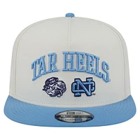 Casquette à visière plate New Era blanche pour homme, modèle universitaire 9FIFTY des Tar Heels de Caroline du Nord