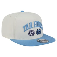 Casquette à visière plate New Era blanche pour homme, modèle universitaire 9FIFTY des Tar Heels de Caroline du Nord