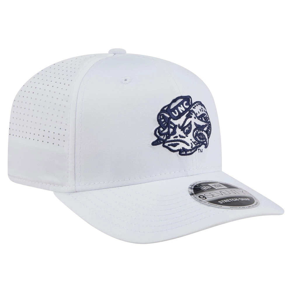 Men's New Era White North Carolina Tar Heels Perform Vault 9SEVENTY Stretch-Snap Hat