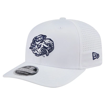 Men's New Era White North Carolina Tar Heels Perform Vault 9SEVENTY Stretch-Snap Hat