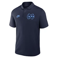 Polo Nike bleu marine pour homme avec logo Primetime Victory Legacy Vault des Tar Heels de Caroline du Nord