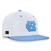 Men's Nike White North Carolina Tar Heels On-Field Dugout True Performance Fitted Hat