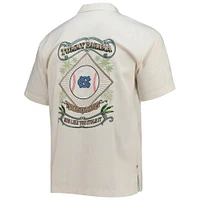 Chemise boutonnée Tommy Bahama pour hommes, blanche, Caroline du Nord, Tar Heels, Run Like You Stole It Camp