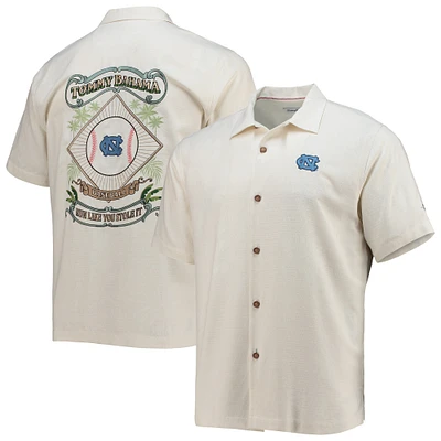 Chemise boutonnée Tommy Bahama pour hommes, blanche, Caroline du Nord, Tar Heels, Run Like You Stole It Camp