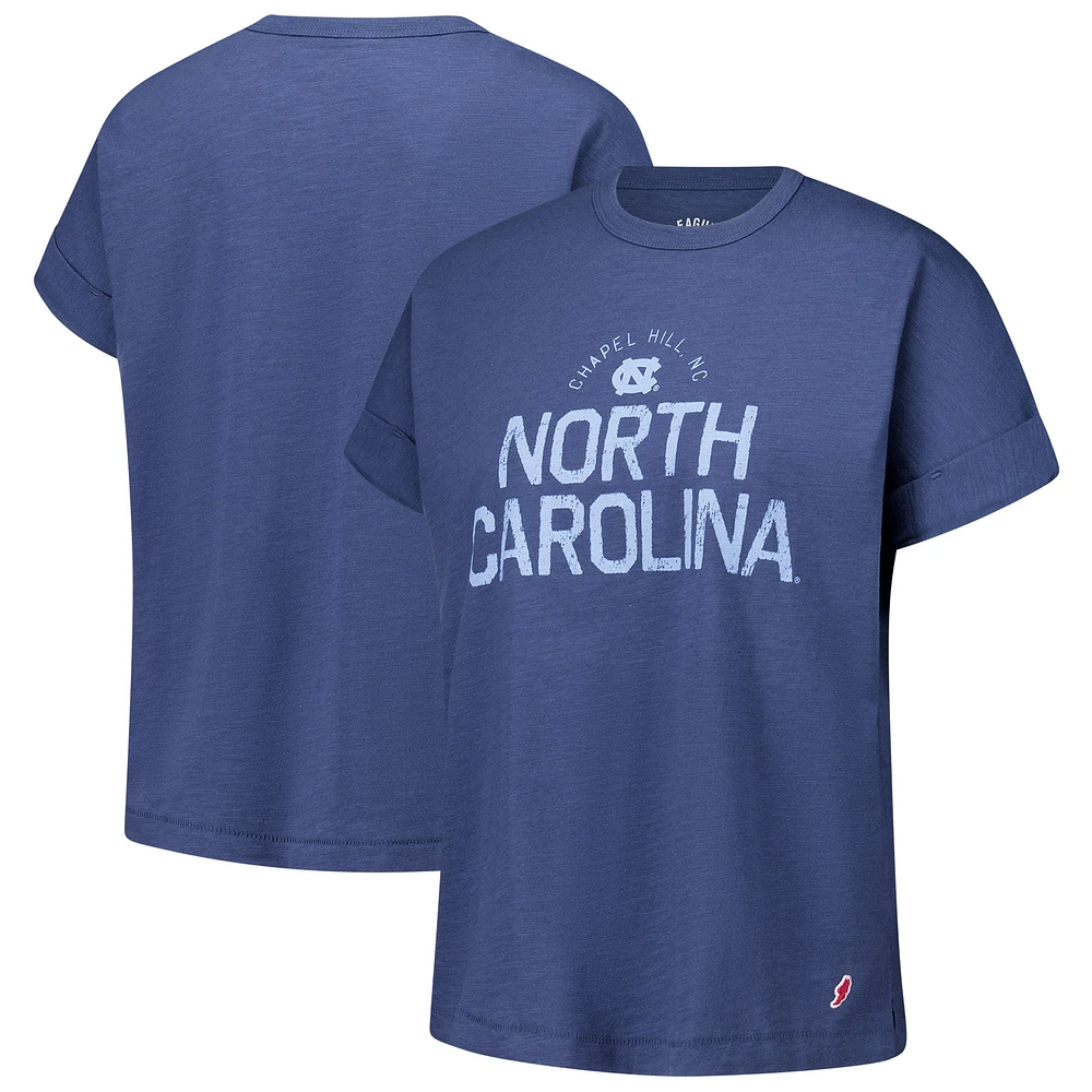 T-shirt à revers roulés bleu marine des Tar Heels de Caroline du Nord pour femmes la ligue universitaire