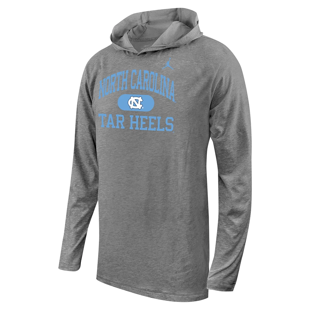 T-shirt à manches longues et capuche avec logo superposé des Tar Heels de la Caroline du Nord marque Jordan pour jeunes