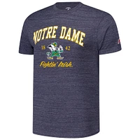 T-shirt à trois mélanges Victory Falls avec inscription Arch Script de Notre Dame Fighting Irish pour homme la Ligue universitaire Heather Navy