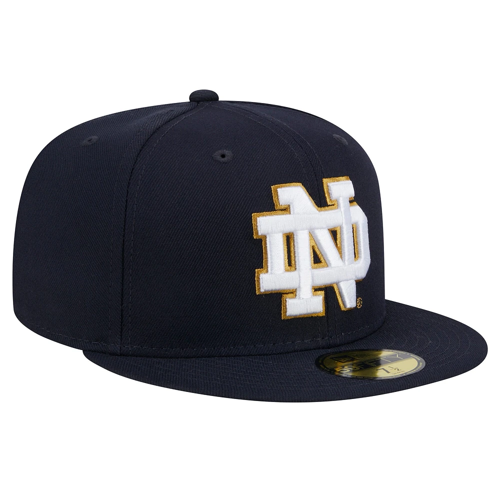Casquette ajustée Evergreen 59FIFTY pour homme New Era bleu marine Notre Dame Fighting Irish