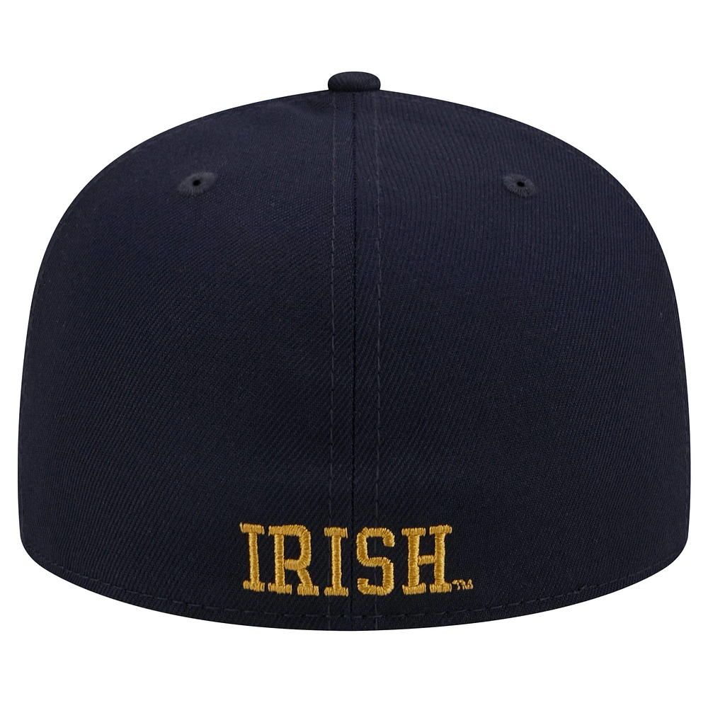 Casquette ajustée Evergreen 59FIFTY pour homme New Era bleu marine Notre Dame Fighting Irish