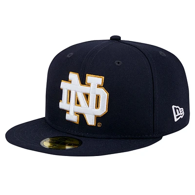 Casquette ajustée Evergreen 59FIFTY pour homme New Era bleu marine Notre Dame Fighting Irish