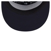 Casquette camionneur New Era bleu marine à panneau fendu 9FIFTY Snapback pour homme, motif Fighting Irish de Notre Dame