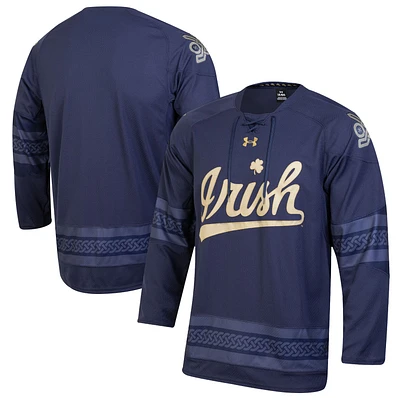 Maillot de hockey réplique l'équipe irlandaise Fighting Irish Notre Dame pour homme la marine Under Armour