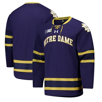 Maillot de hockey réplique Under Armour bleu marine Notre Dame Fighting Irish pour homme