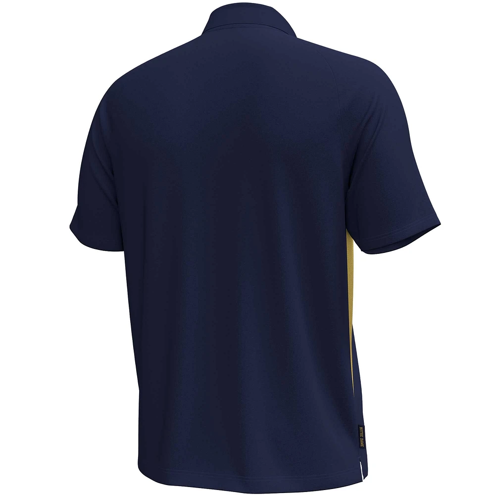 Polo Performance Under Armour bleu marine pour homme Notre Dame Fighting Irish Title