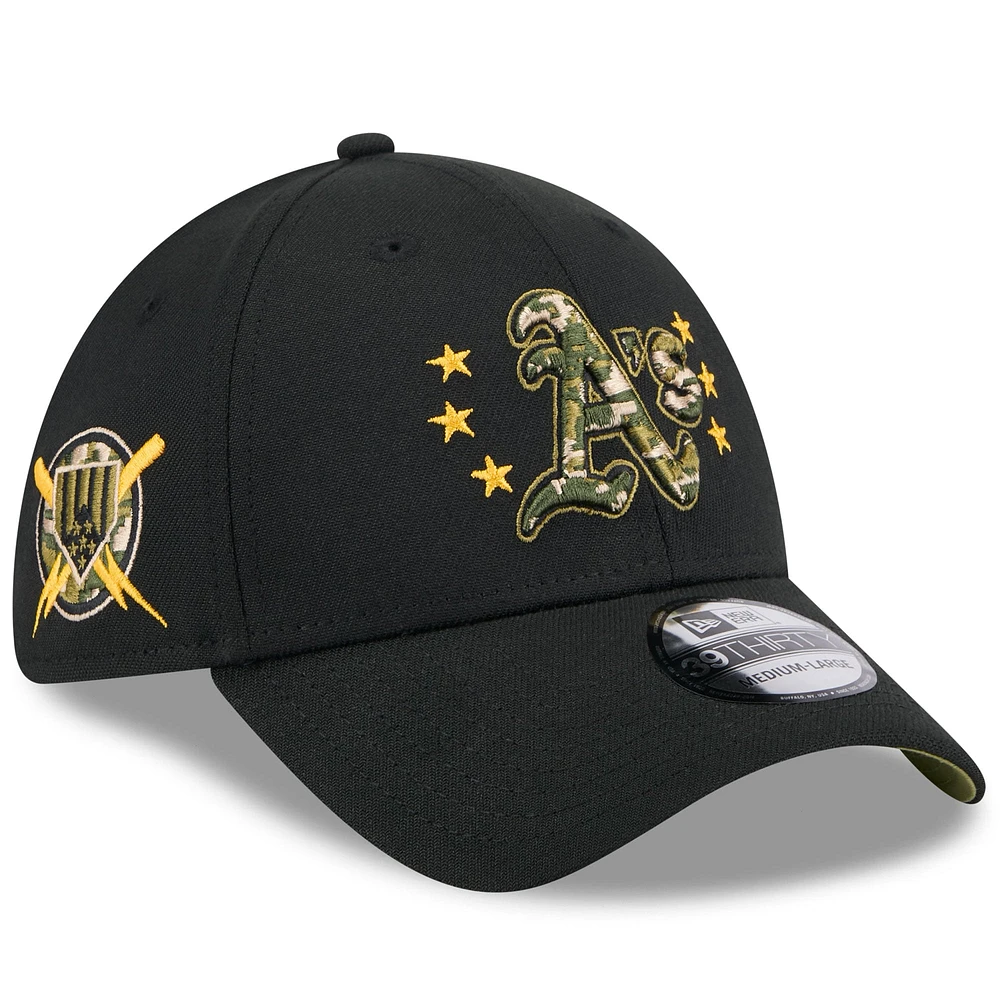 Casquette 39THIRTY Flex noire Oakland Athletics 2024 Armed Forces Day de New Era pour homme