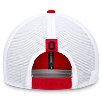 Casquette ajustable Nike Scarlet/White Ohio State Buckeyes 2024 Sideline Trucker pour homme