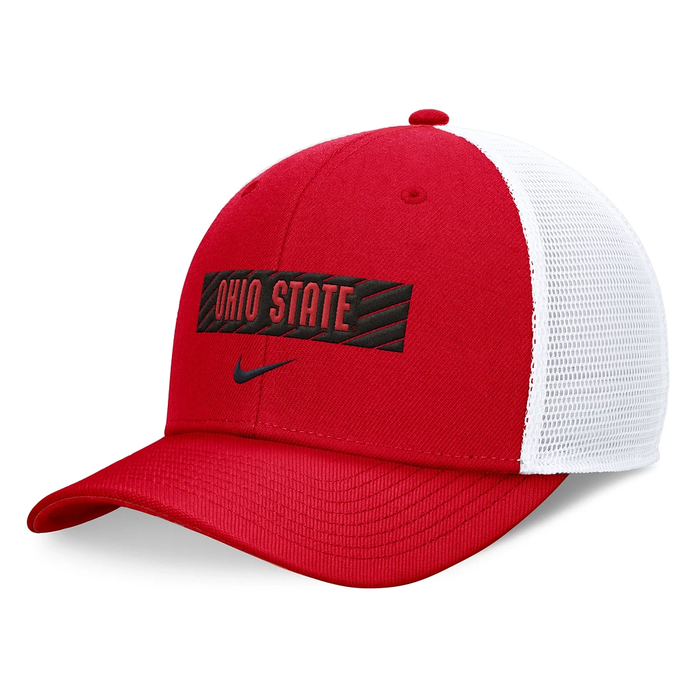 Casquette ajustable Nike Scarlet/White Ohio State Buckeyes 2024 Sideline Trucker pour homme