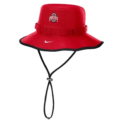 Chapeau Bob Boonie Nike Scarlet Ohio State Buckeyes 2024/25 On-Field Apex Performance pour homme