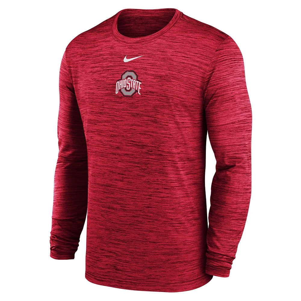 T-shirt Nike Scarlet Ohio State Buckeyes 2025 Sideline Velocity Performance à manches longues pour homme